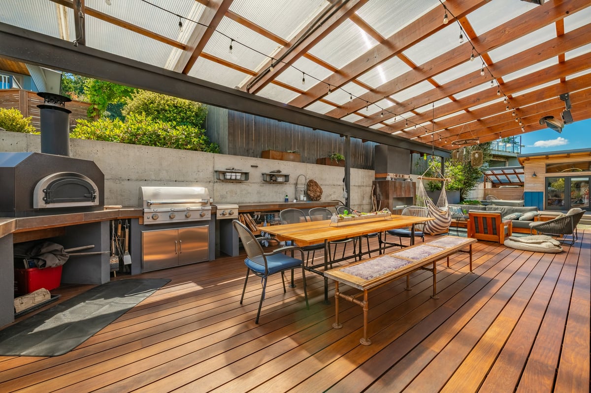 Outdoor kitchen showroom display in Pensacola